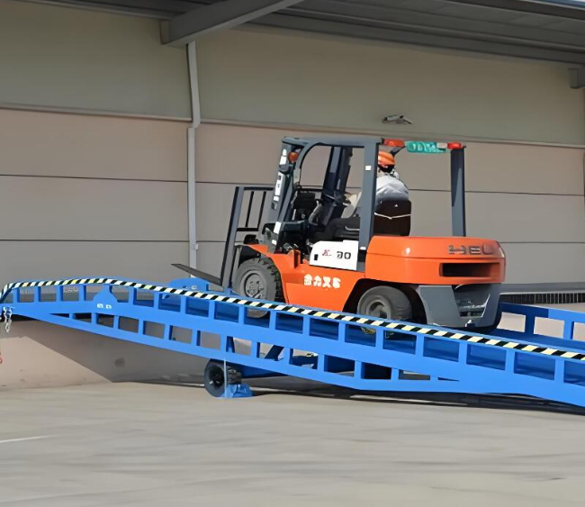 山东移动式卸货平台（叉车用）